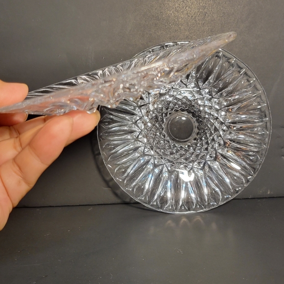 Vintage Crystal 6" bread/dessert plate sunflower/daisy design - 6”- Set of 2 - Picture 2 of 4